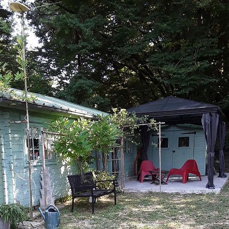 Le Chalet De La Grenouille Verte Tursac エクステリア 写真