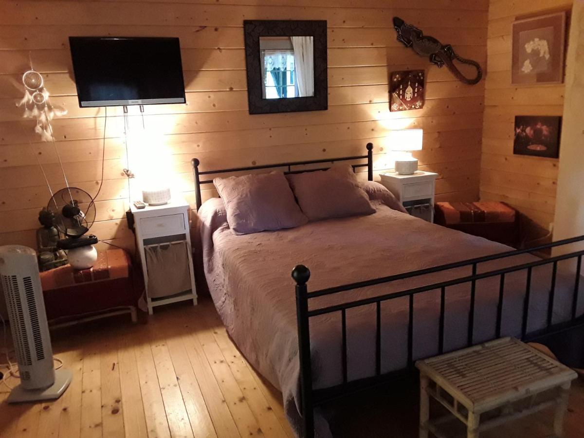 Le Chalet De La Grenouille Verte Tursac エクステリア 写真